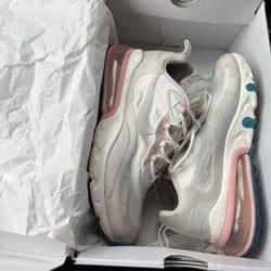 Women’s Nike Air 270