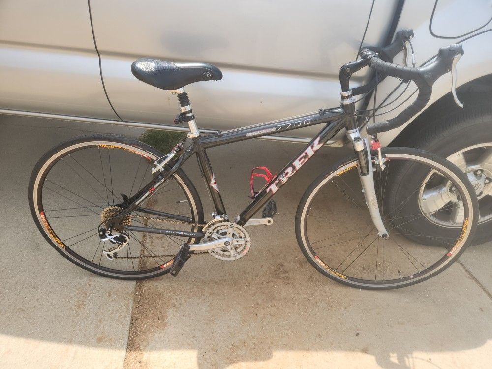 TREK 7700 Multitrack