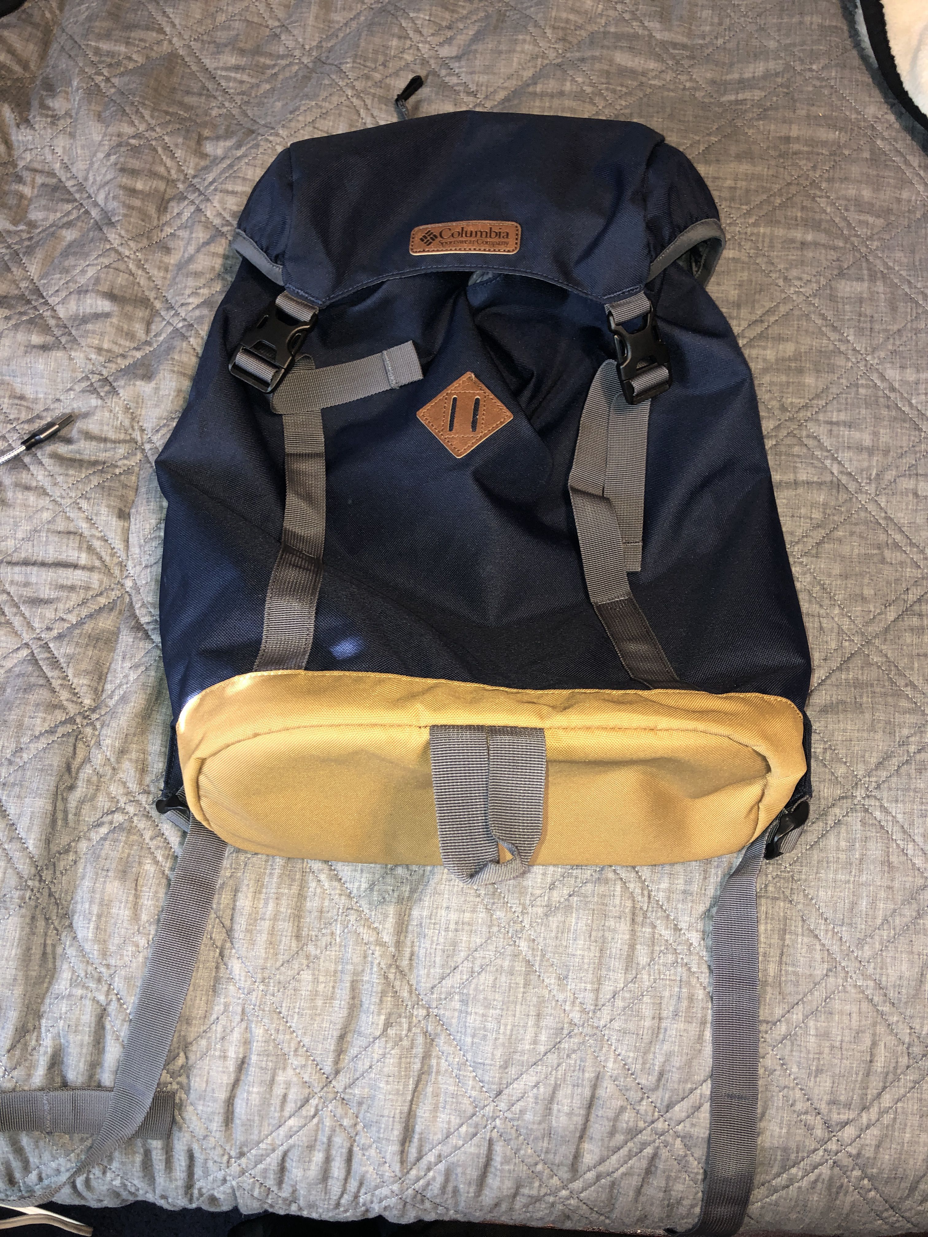 columbia brand backpack almost new navy blue