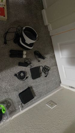 PS4 VR HEADSET AND ACCESSORY BUNDLE