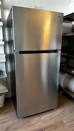 18 Cu. Ft. Refrigerator – Stainless Look, Like New
