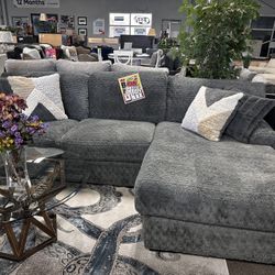 Beautiful Sectional! $1199 🩶✨ Last One!