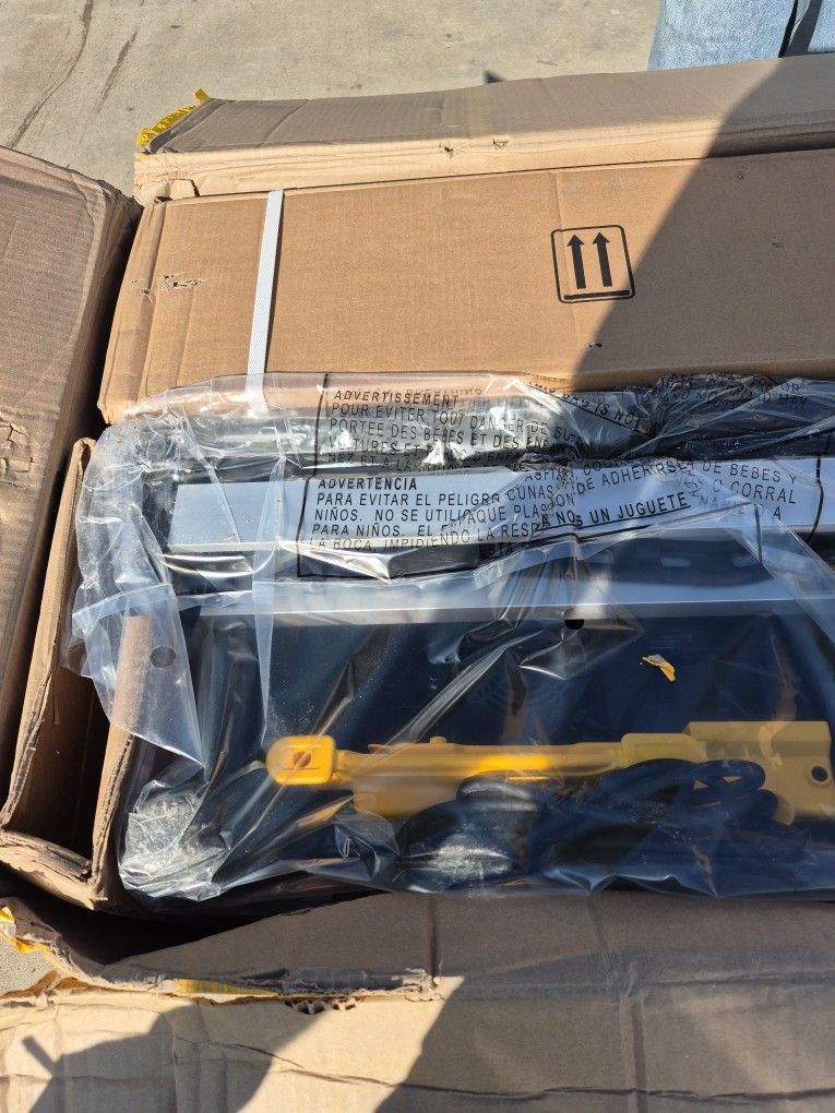 ller
DEWALT
15 Amp Corded 10 in. Job Site Table Saw with Rolling Stand STORE PRICE $699