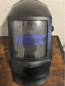 Welding helmet