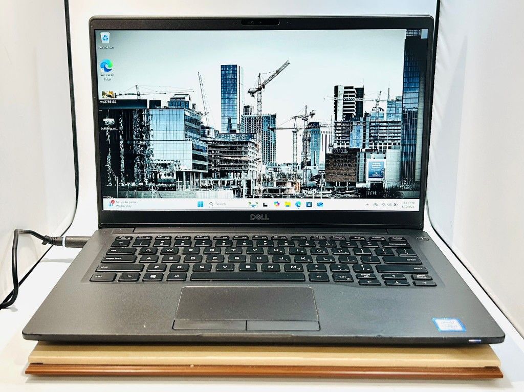 Dell Latitude 7400 14” Core i7-8665u 8GB 256GB SSD Windows 11 Pro