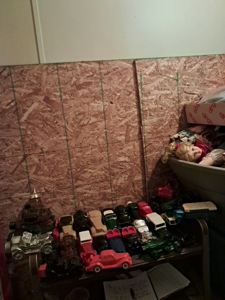 Box Lot Of Twenty Nine Assorted Avon Bottles Cars They Are All In Great Condition 