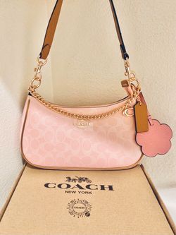 Coach Signature Shoulder Bag Pink