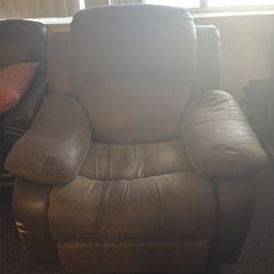 Recliner chair for free location for pick up Café Creek and Thunderbirds