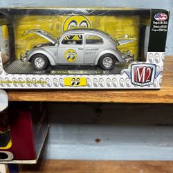 M2 MACHINES MOON EQUIPPED 1952 VW BEETLE DELUXE MODEL MOONEYES 1:24 1/3000