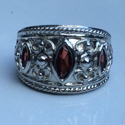 Gorgeous Sterling Silver Women's Garnet Ring, Birthstone Jewelry, Size 6