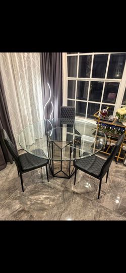 DINING TABLE SET w/ Chairs - FANTASTIC condition luxe look