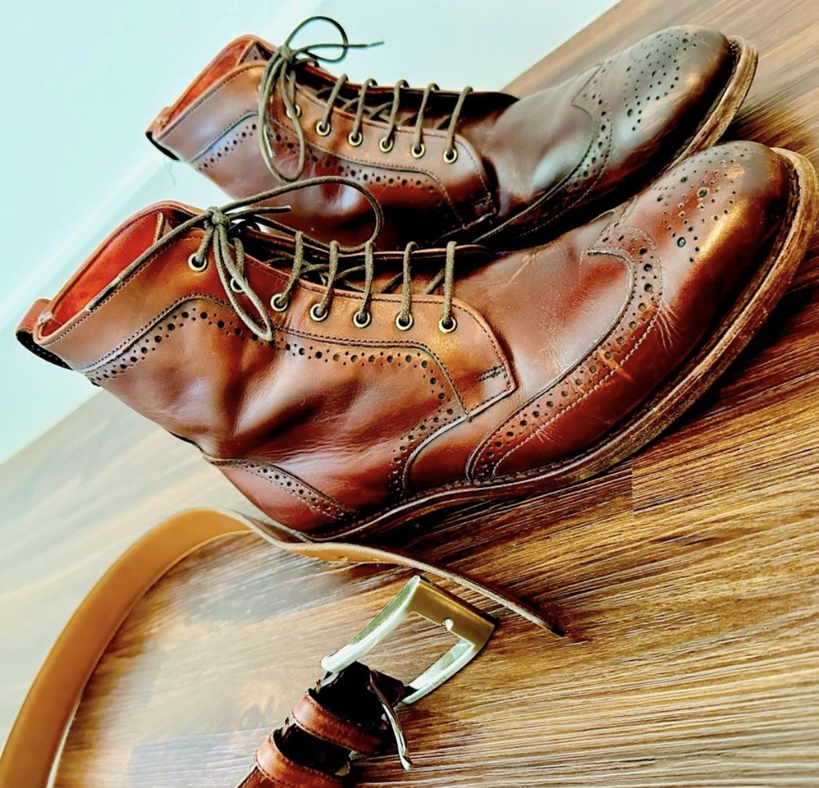 Allen Edmonds Dalton Wingtip Boot in Dark Chili Size 8.5E. With matching Belt.