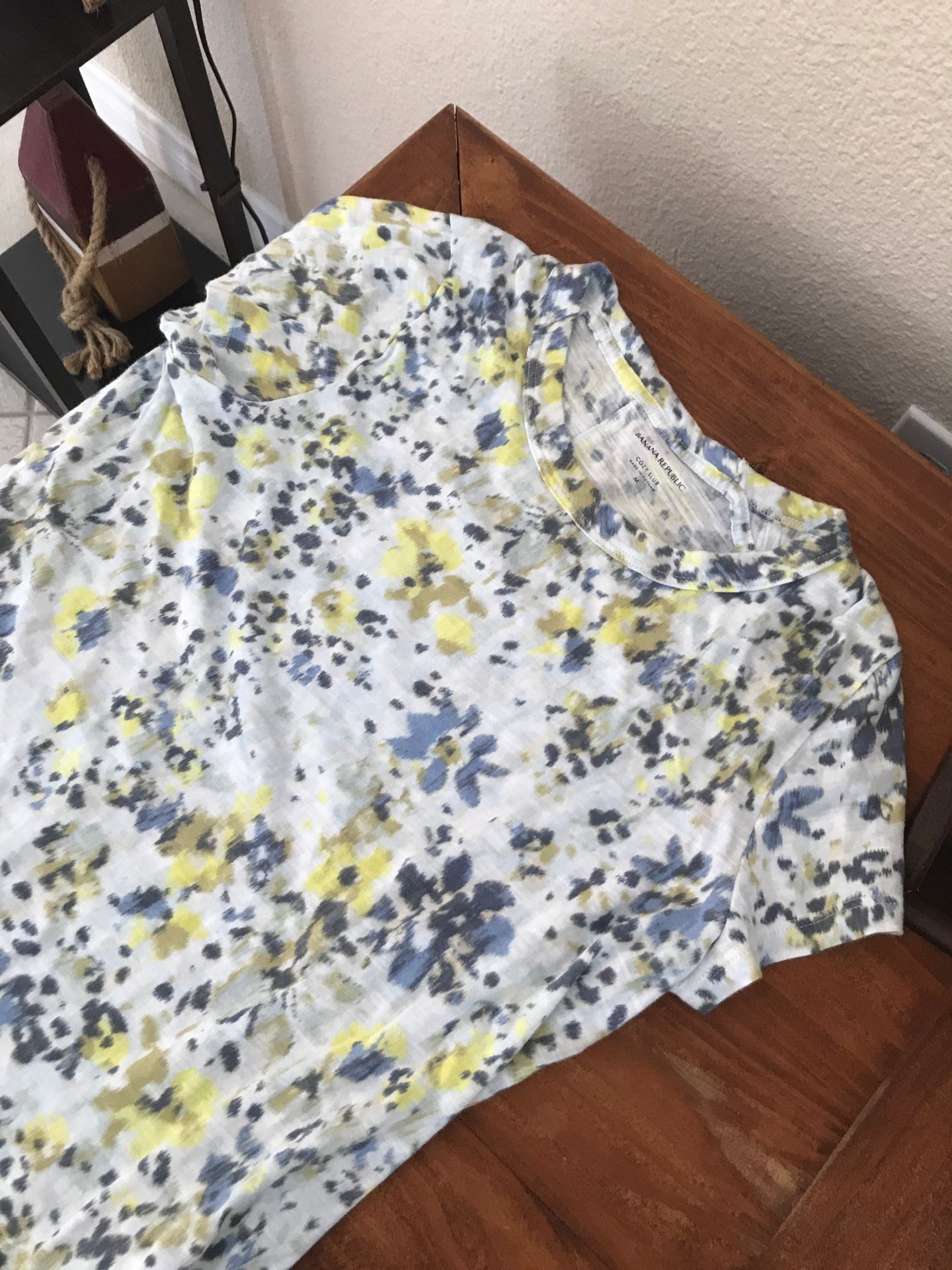 Banana Republic Shirt. New Small