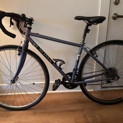 Soma Steel Bike with bike pump, chain oil, and bike lock