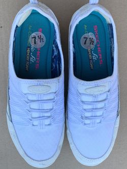 Skechers Classic Fit Air Cooled Memory Foam Women Shoe Size 7.5