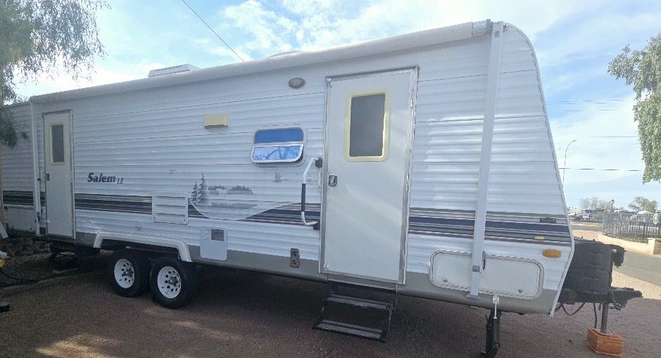 2005 Salem Le, 26 FLS