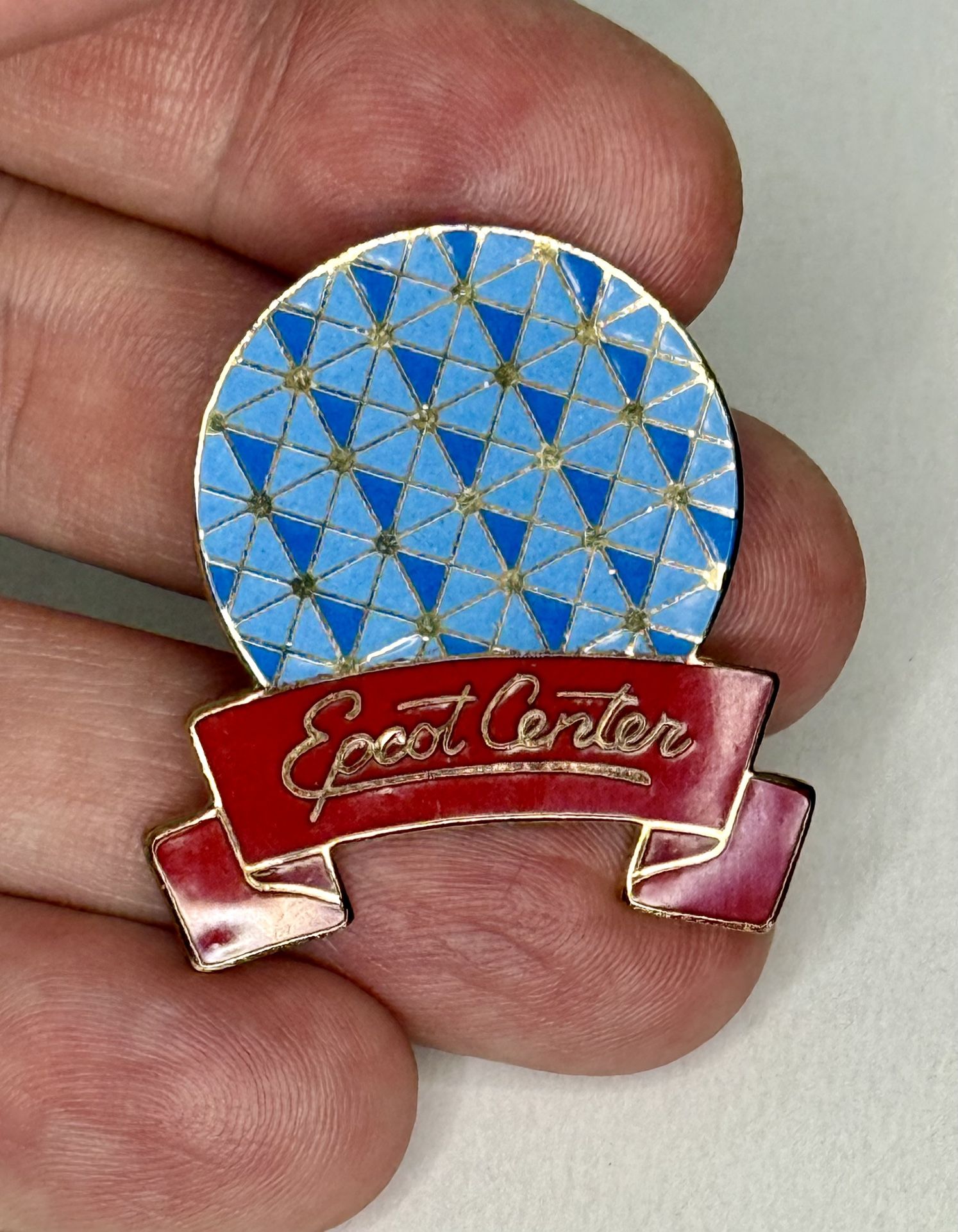 EPCOT CENTER - WALT DISNEY WORLD RESORT - VINTAGE DISNEY LAPEL PIN - HAT PIN