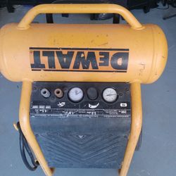 Dewalt 200 Psi  5.0 Scfm. 1.6hp 4.5 Gal
