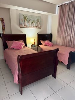 2 Twin Wooden Bed Frames – Excellent Condition,     Mattresses are NOT included