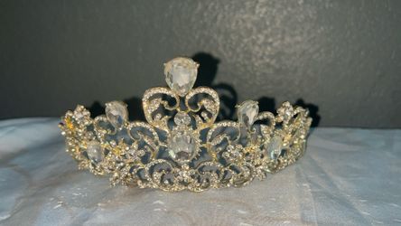 Tiara crown