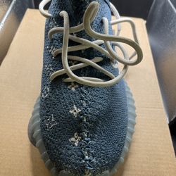 Yeezy 350  Boost & 700 Boost
