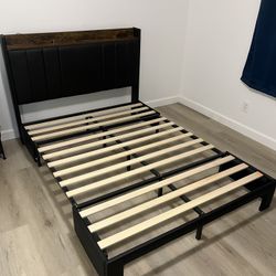 Full Size Bed Frame W/3 Drawers 