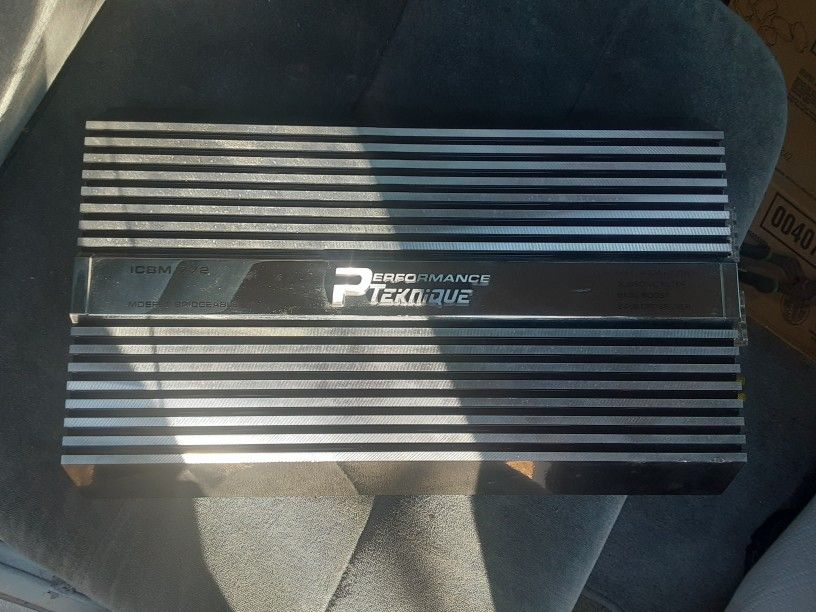 Amplificador De 800 Watts Marca Performance Teknique.2 Chanales Y Vocinas JBL 300 Watts Como Nuevo Todo