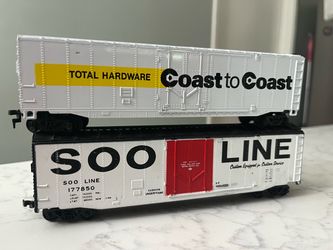 HO Scale Model Train Boxcars – Lot of 2