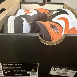 Air Jordan 1 Mid