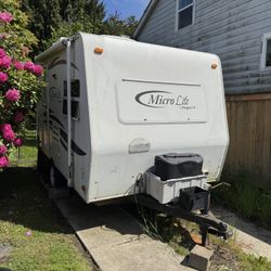 2008 Flagstaff MicroLite Travel Trailer Camper RV 14FD