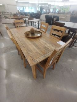 Table with 6 chairs*