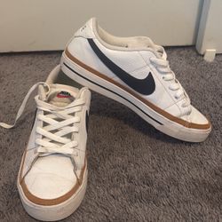 Women’s Court Legacy Sz 7 1/2