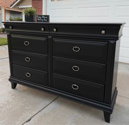 Gorgeous Black 8-Drawer Large Solid Wood Dresser
