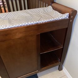 4-1 Expresso Convertible Crib & Changing Table