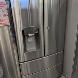 New Standard-Depth Craft Ice 27.8-cu ft 4 -Door Smart Compatible French Door Refrigerator with Du