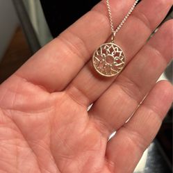 925 Sterling Silver Chain And Pendent 