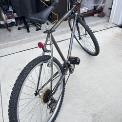 Motiv 26”Stonegrinder Bike 7 Speeds 