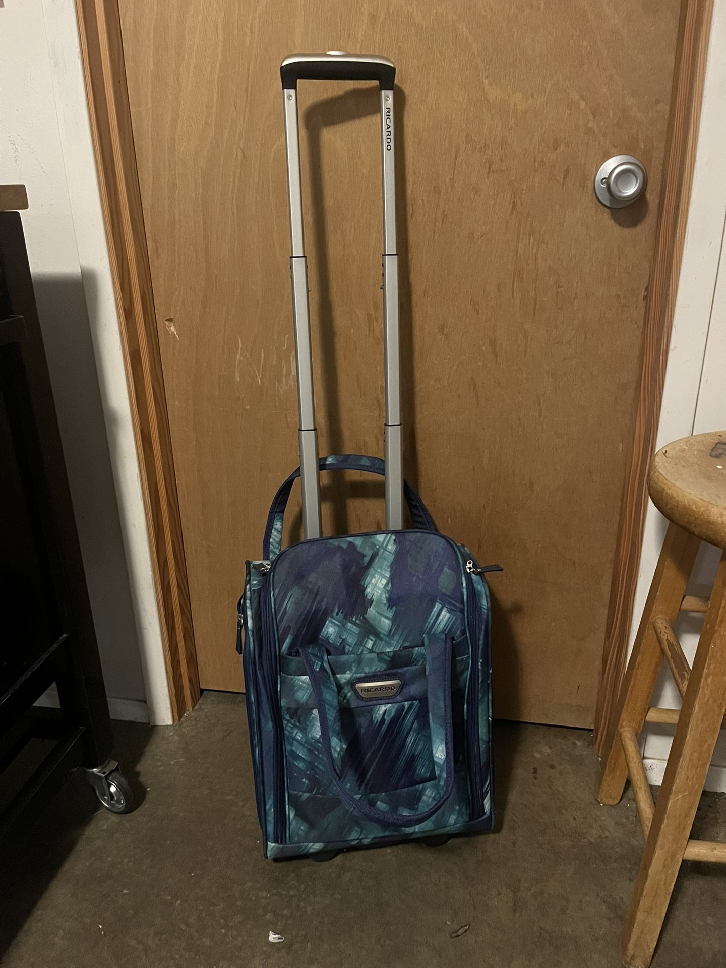 RICARDO ROLLING LUGGAGE SUITCASE CARRY ON