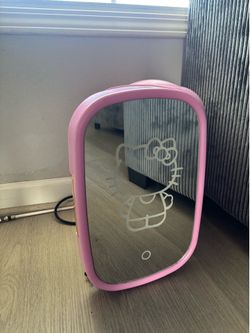 Mini skincare fridge hello kitty