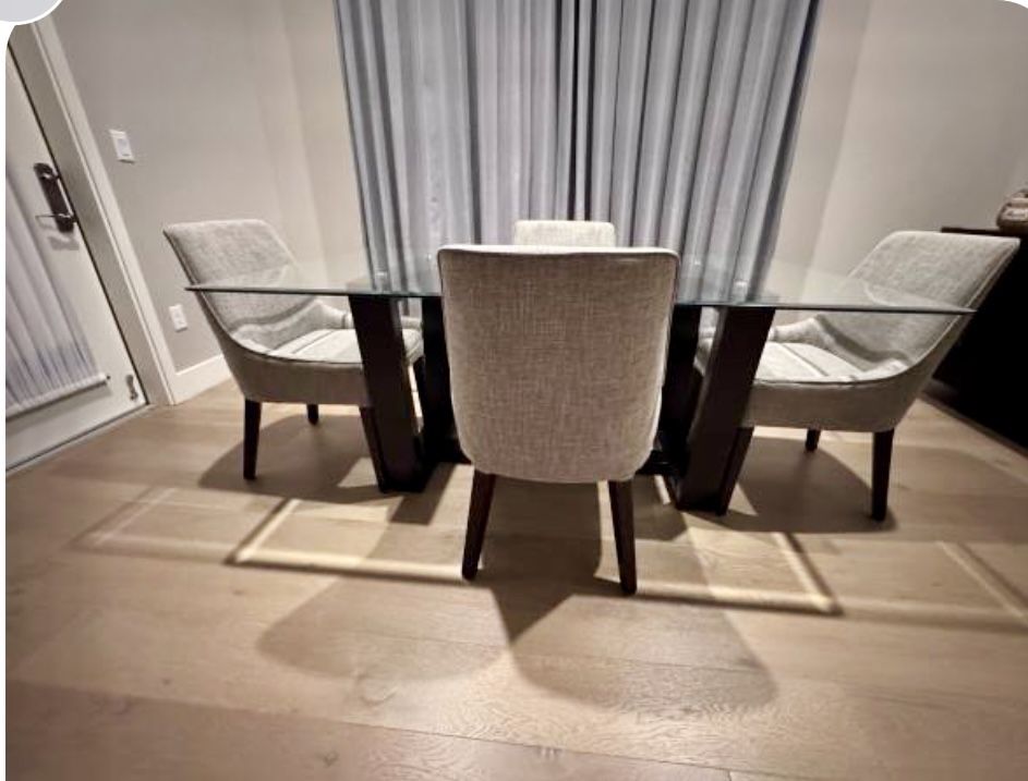 Beautiful High End Dining Table 4 Person Only $250