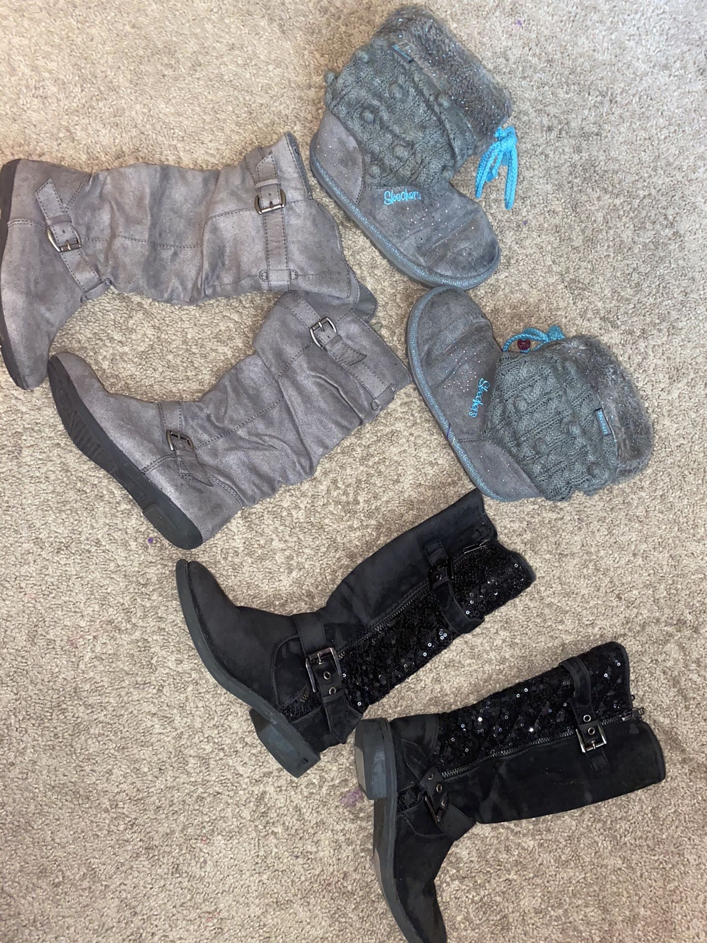 13c-3 pairs of boots