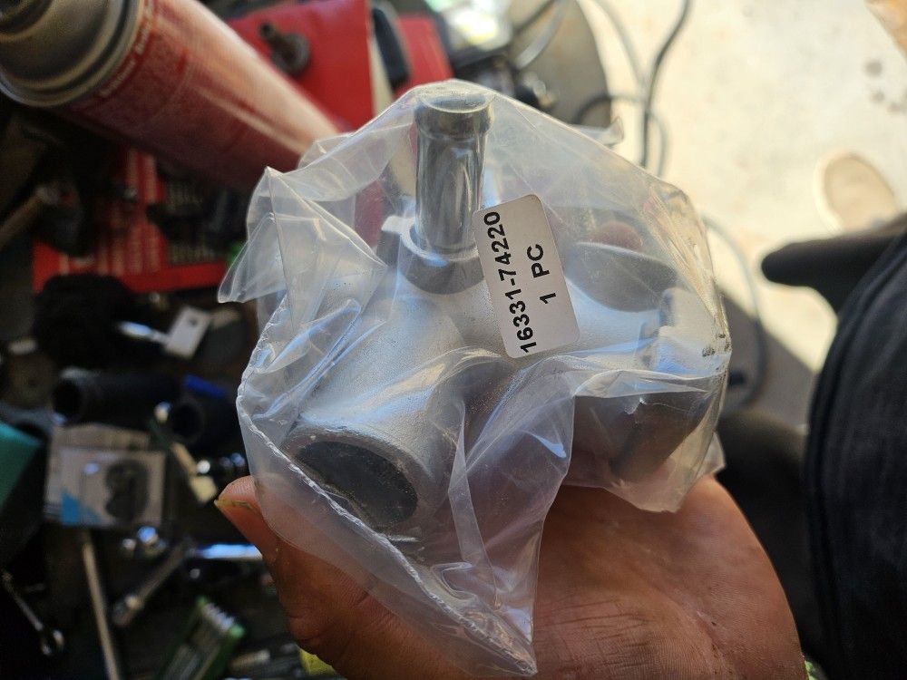  Housing Engine Coolant Outlet Water 16331-74220 For Toyota 5sfe 