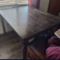 4 Person Table of manufactured wood