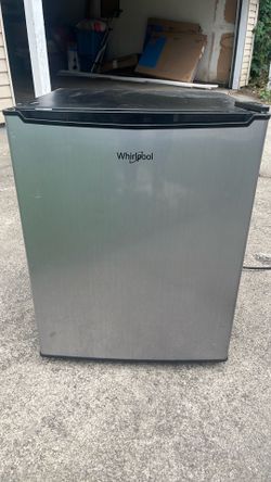 Whirlpool 2.7 Cu. Ft. Mini refrigerator