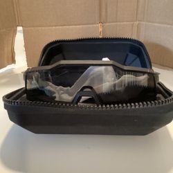100% S3 Sunglasses with extra lens and carrying bag and case