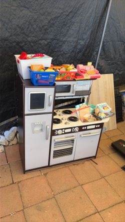 Kid Kraft Toy Kitchen
