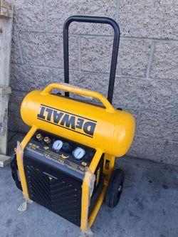 DEWALT CORDED COMPRESSOR 4.5 GALLON