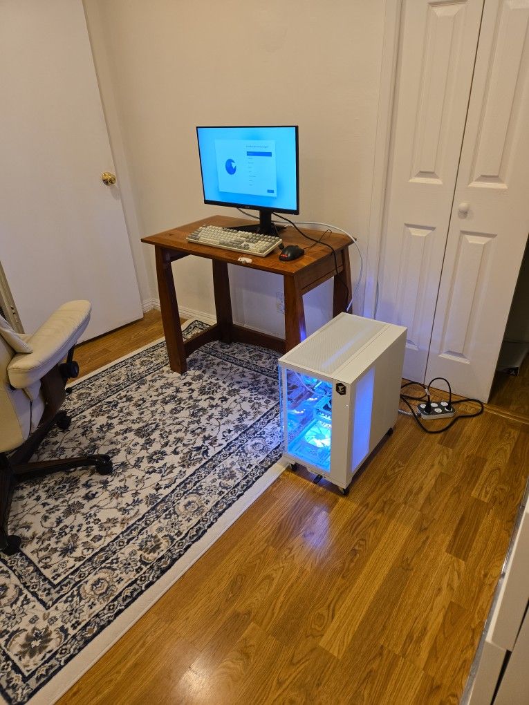 Gaming Pc With Monitor And Extras