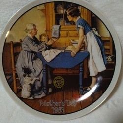 Vintage 1983 Mother’s Day collector plate featuring artwork by Norman Rockwell.