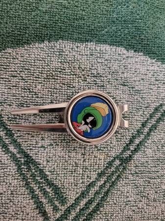 DIVOT TOOL WITH MAGNETIC BALL MARKER